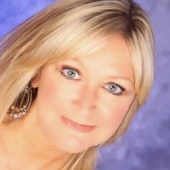 Meet your Posher, Theresa - Picture 1 of 1